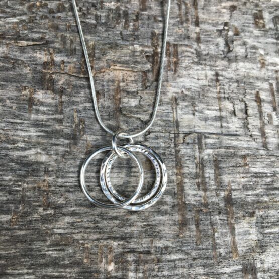 Chilli Designs Textured circle necklace
