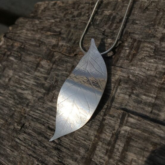 Chilli Designs curved leaf pendant