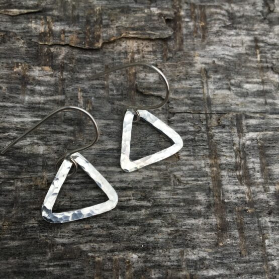 Chilli Designs small hammered triangle drop earrings