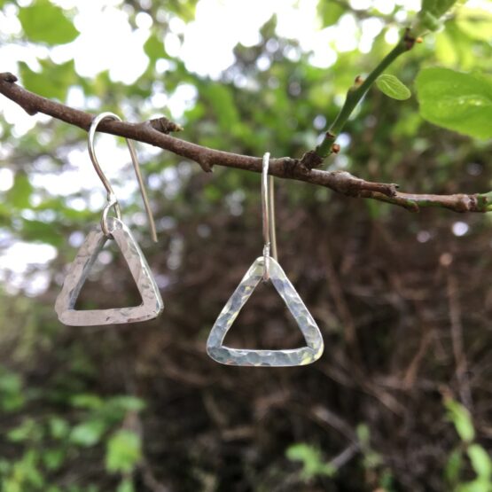 Chilli Designs small hammered triangle drop earrings
