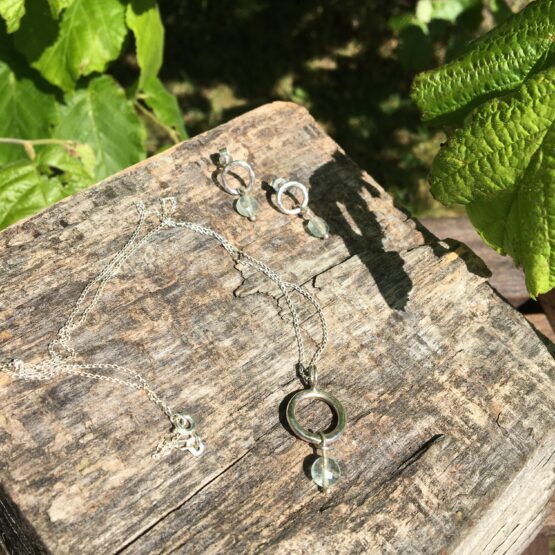 Chilli Designs fluorite hammered circle pendant