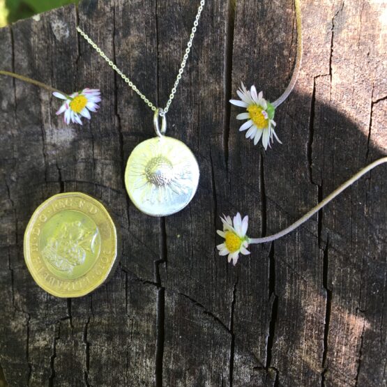 Chilli Designs daisy pendant