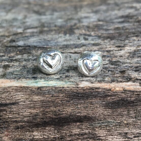 Chilli Designs heart pebble stud earrings