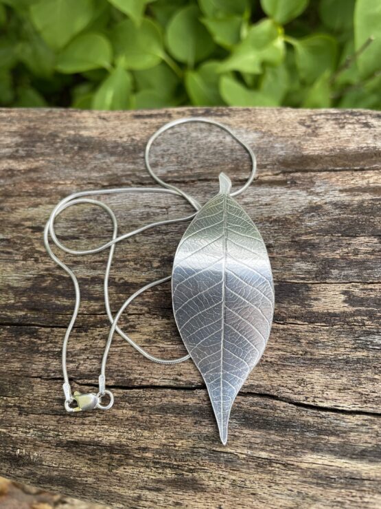 Chilli Designs leaf pendant 7 cm