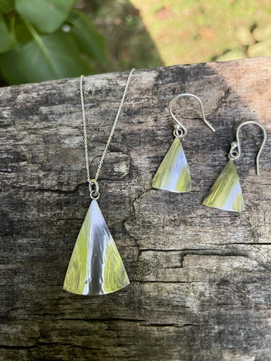 Chilli Designs curved triangle pendant necklace and earring set