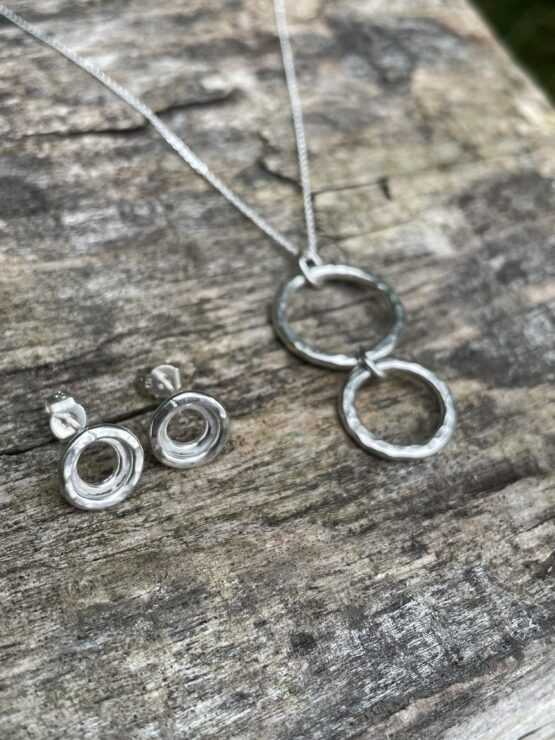 Chilli Designs double hammered ring necklace set